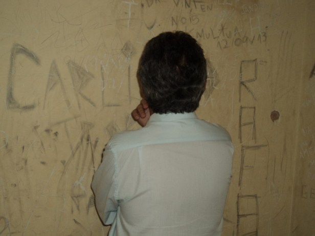 O acusado aguardando sua remoção ao CDP de Cerqueira Cesar