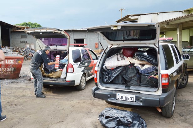 Viaturas com 320 quilos de drogas aguardando a incineração