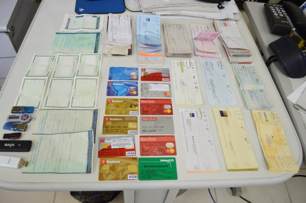 3 - Material apreendido por policiais da DIG na residência da suspeita