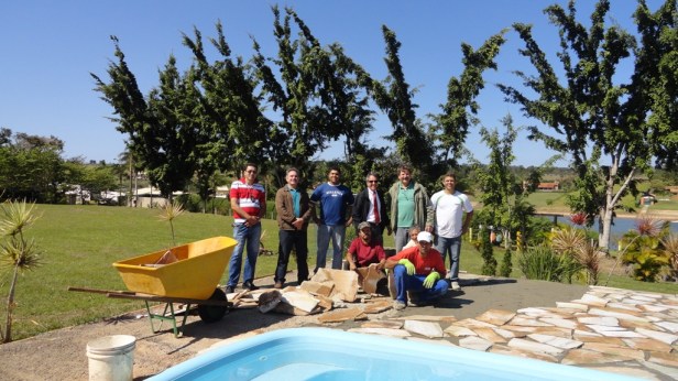 AFPCA - Colacação de pedra na piscina da sede campestre 5