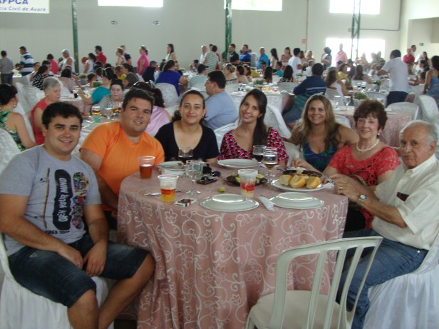 Tesoureira da AFPCA Cláudia Gaspar com familiares e amigos