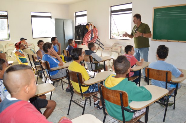 Gambini dá boas-vindas aos novos alunos da Banda Marcial da AFPCA