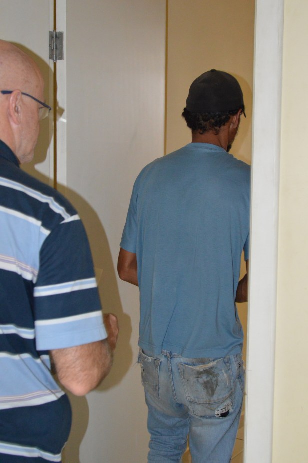 O agressor é levado ao Plantão Policial de Avaré estado de saúde da vítima é grave.