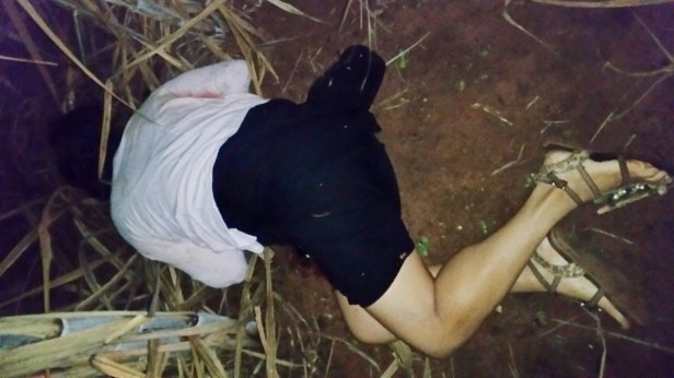 4 – Vítima foi encontrada com o rosto voltado para a terra e com as pernas flexionadas foram identificados ferimentos na reg