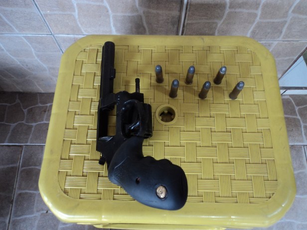 Revolver cal. 38 apreendido com o suspeito de roubo