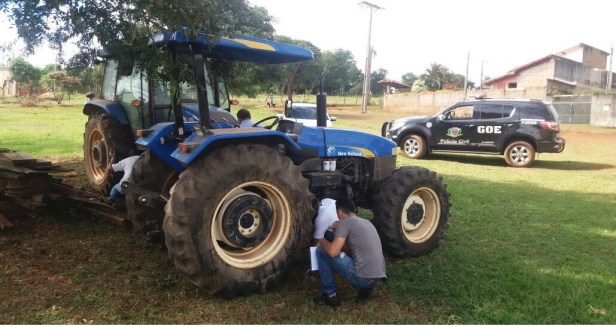 Tratores produtos de furto em Minas, apreendidos em Itaí